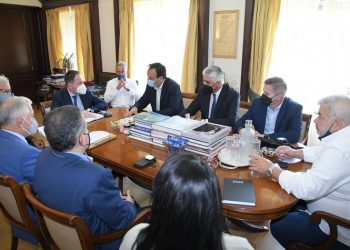 ΚΕΔΕ: «Επιτακτική η οικονομική στήριξη των ΟΤΑ» - Πέτσας: «Άλλα 100 εκατ. € τον Ιούνιο»