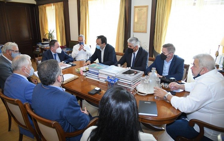 ΚΕΔΕ: «Επιτακτική η οικονομική στήριξη των ΟΤΑ» - Πέτσας: «Άλλα 100 εκατ. € τον Ιούνιο»