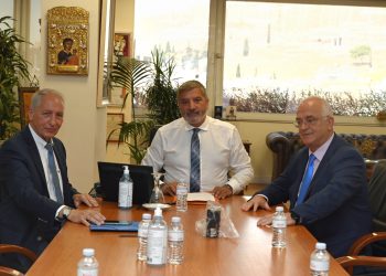 Υπεγράφη η σύμβαση αναβάθμισης του κολυμβητηρίου Παλλήνης με πόρους της Περιφέρειας