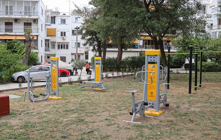 Σύγχρονα & ασφαλή υπαίθρια όργανα άθλησης σε γειτονιές του Αμαρουσίου
