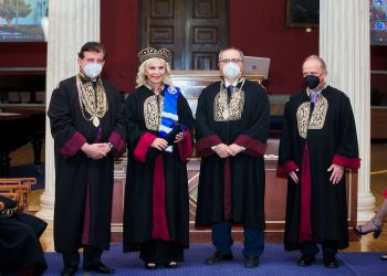 Η πρόεδρος & CEO του ΟΦΕΤ Ιουλία Τσέτη, επίτιμη Διδάκτωρ του τμήματος Φαρμακευτικής του ΕΚΠΑ