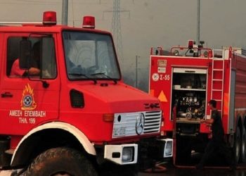 Σε ύφεση η πυρκαγιά στο εργοστάσιο πλαστικών στον Ασπρόπυργο