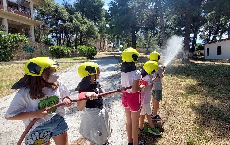 Εθελοντές Πολιτικής Προστασίας Αγίου Στεφάνου: Μικροί πυροσβέστες εν δράσει