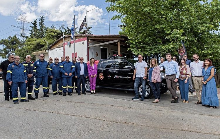 Εθελοντές Κρυονερίου: Στη «μάχη» της πυρόσβεσης με ειδικά τροποποιημένο όχημα