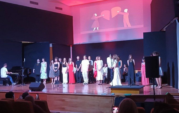 «Έρως Λυσιμελής»: Μια διασχολική θεατρική ωδή στον έρωτα