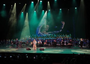 Η Γλυκερία μαζί με 125 μαθητές του Ζωγραφείου Λυκείου και των Εκπαιδευτηρίων Ε. Μαντουλίδη «μάγεψαν» το κοινό στην Πόλη