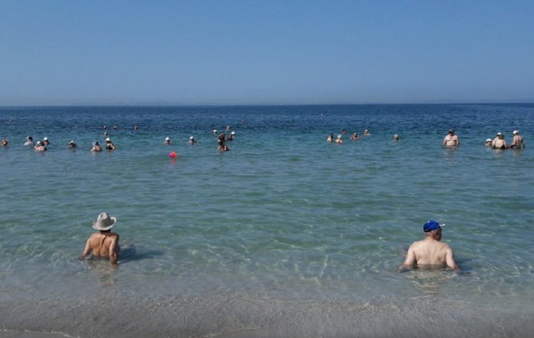 «Ραντεβού για μπάνιο» δίνουν τα μέλη των ΚΑΠΗ του Δήμου