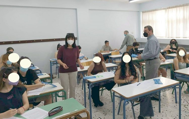 Αναμνηστικά δώρα στους μαθητές της Γ΄ Τάξης των Λυκείων μοίρασε η δημοτική Αρχή