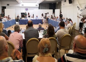 Αυτό το παράδειγμα δίνουμε στα παιδιά μας;