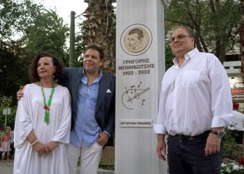 Πλατεία Γρηγόρη Μπιθικώτση με μνημείο για τον «Σερ του ελληνικού τραγουδιού»  στην Τούφα