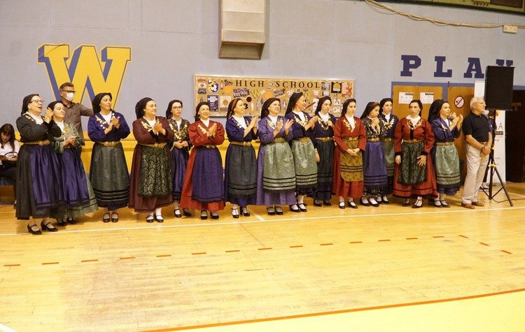 Εντυπωσιακή γιορτή παραδοσιακών χορών των Τμημάτων Αθλητισμού Δήμου Αμαρουσίου