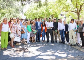 Περιοδεία  του γραμματέα ΠΑΣΟΚ - ΚΙΝΑΛ στο Χαλάνδρι με επίκεντρο την ακρίβεια