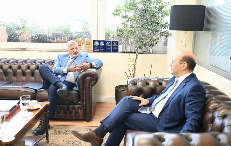 Επίκαιρα ζητήματα στο τραπέζι της συνάντησης Γ. Πατούλη με τον πρέσβη της Αρμενίας Tigran Mkrtchyan