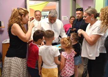 Στο Ειδικό Νηπιαγωγείο Κωφών και Βαρήκοων στην Αργυρούπολη ο Γ. Πατούλης
