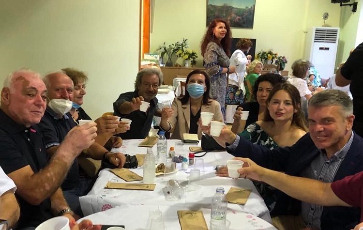 Αθρόα η προσέλευση του κοινού στη «Χοχλιδοβραδιά» του Συλλόγου Κρητών Ν. Πεντέλης