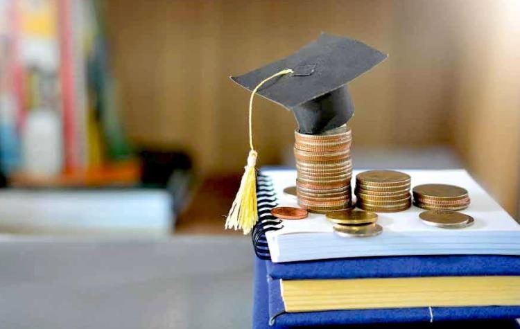 Δεκάδες υποτροφίες σε μαθήτριες και μαθητές μέσω του Δήμου