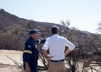 Αυτοψία Κ. Μητσοτάκη στις πληγείσες περιοχές από την πυρκαγιά στην Πεντέλη