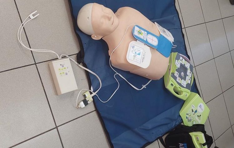 Νέος απινιδωτής παραδόθηκε στον Δήμο Διονύσου