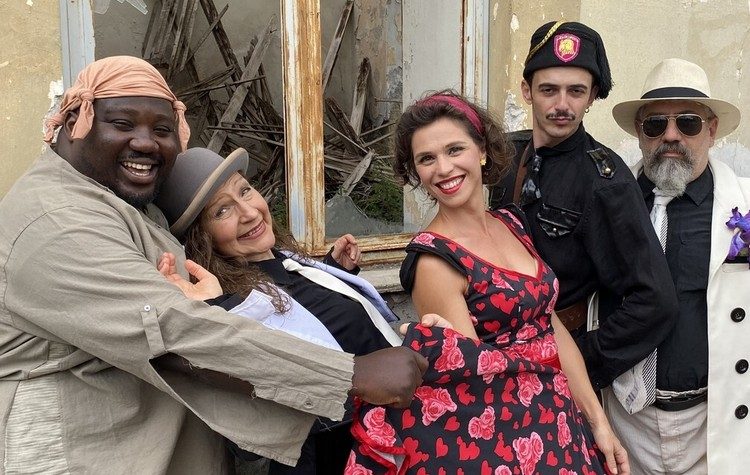 ΔΗ.ΠΕ.ΘΕ. Καλαμάτας: «Τρελοί έρωτες σε σκοτεινούς καιρούς ή απλά…. Λα Μοσκέτα» στις 22/7 στο Κηποθέατρο Παπάγου