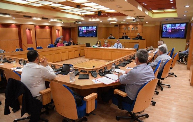 ΚΕΔΕ: «Απαιτούνται επιπλέον πόροι για έργα οδικής ασφάλειας»