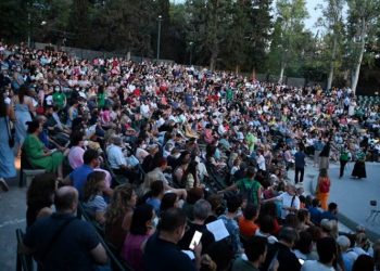 Aυλαία με  «Πυξ Λαξ» στο πρώτο μέρος του Φεστιβάλ