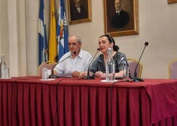 Στις αρχαιρεσίες της Ένωσης Γονέων, Κηδεμόνων και Φίλων Παιδιών του Σικιαριδείου η Κορίνα Λιούτα