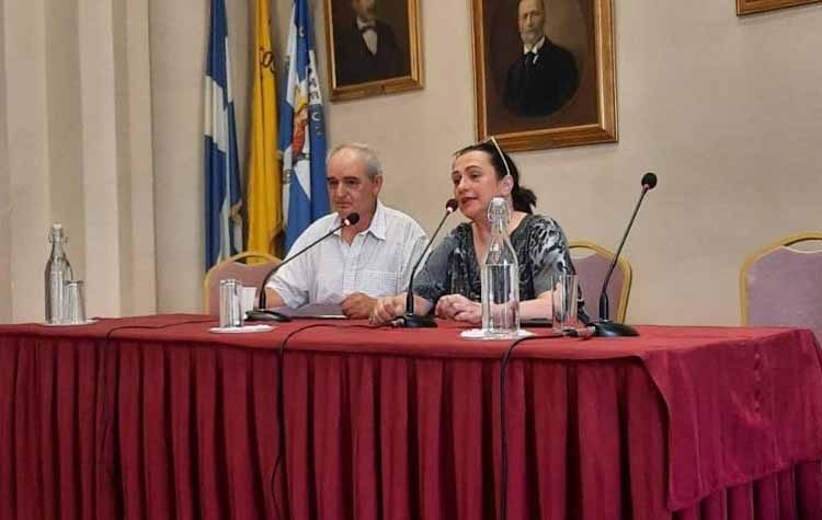 Στις αρχαιρεσίες της Ένωσης Γονέων, Κηδεμόνων και Φίλων Παιδιών του Σικιαριδείου η Κορίνα Λιούτα