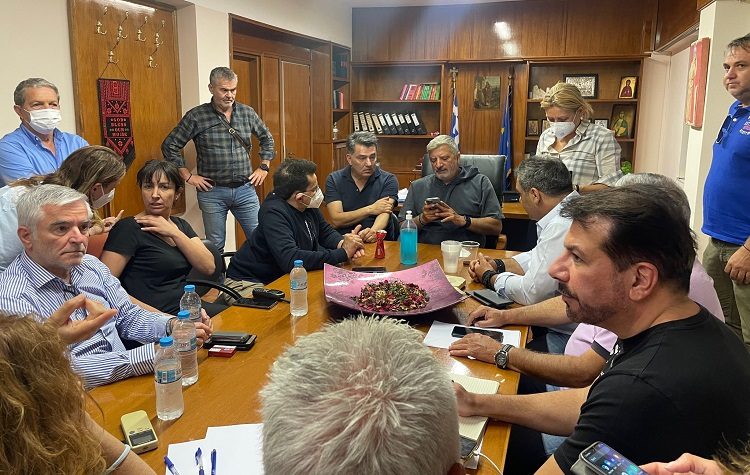 Έκτακτη συνεδρίαση υπό τον Γ. Πατούλη μετά την καταστροφική πυρκαγιά στην Πεντέλη