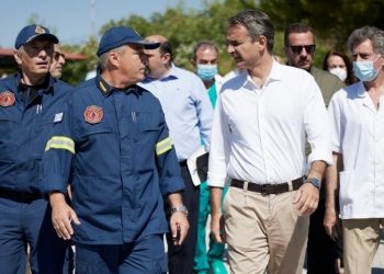 Αυτοψία Κ. Μητσοτάκη στις πληγείσες περιοχές από την πυρκαγιά στην Πεντέλη