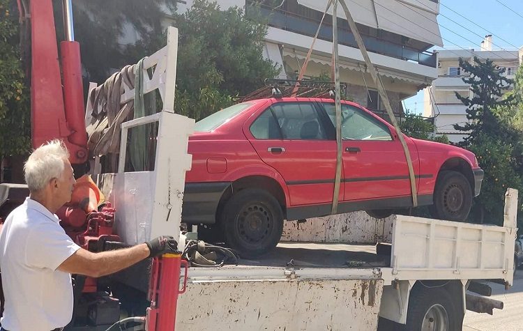 Ακόμη 6 εγκαταλελειμμένα οχήματα  απομακρύνθηκαν από δρόμους της πόλης
