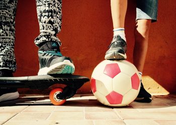 Τα παιδία… πρέπει να παίζει