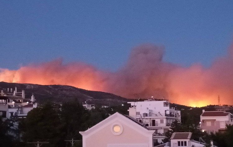 Έσβησαν τα ενεργά μέτωπα στην Πεντέλη, σε επιφυλακή για αναζωπυρώσεις - Όλες οι εξελίξεις