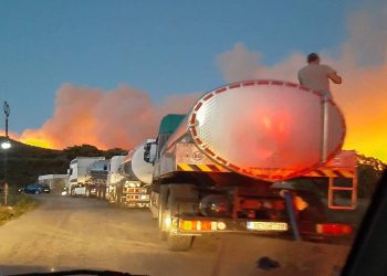 Συνεχίζεται η συνδρομή της Περιφέρειας Αττικής στην κατάσβεση της πυρκαγιάς στην Πεντέλη