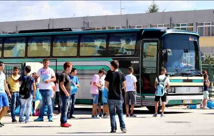 Περιφέρεια Αττικής: «Προχωρούν οι διαδικασίες για δωρεάν μεταφορά μαθητών»