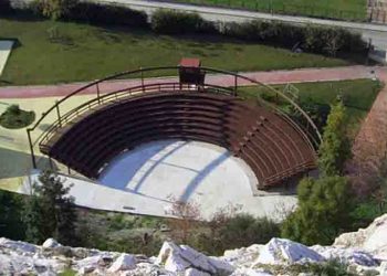 Η κωμωδία «Τόσοι και τόσοι ηλίθιοι» στο Θέατρο Βράχων