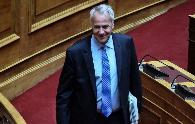 «Μέση λύση» από ΥΠΕΣ για τα προ ημερήσιας διάταξης θέματα στα Δημοτικά Συμβούλια