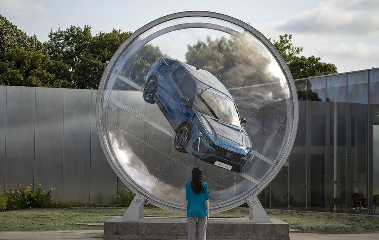 Το νέο Peugeot 408 στη σφαίρα μαγνητίζει τα βλέμματα…