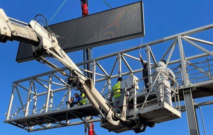 Περιφέρεια: Νέες πινακίδες πληροφορίων Full Matrix σε κεντρικούς δρόμους