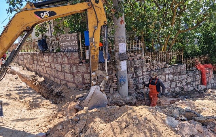 Άρχισαν τα έργα υπογειοποίησης των εναέριων καλωδίων της ΔΕΗ στον Βαρνάβα