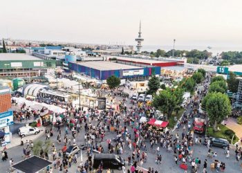 Έκθεση… ανακοινώσεων