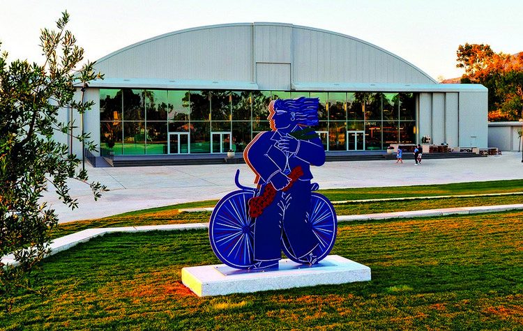 The Ellinikon Experience Park: Δεσπόζει το επιβλητικό γλυπτό «Ποδηλάτης»