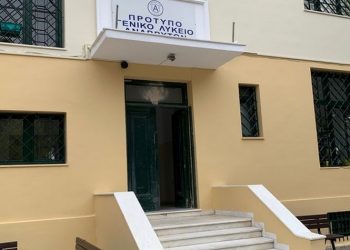 Ένωση Γονέων Αμαρουσίου: «Βρέχει μεγάλα λόγια και… παράθυρα»