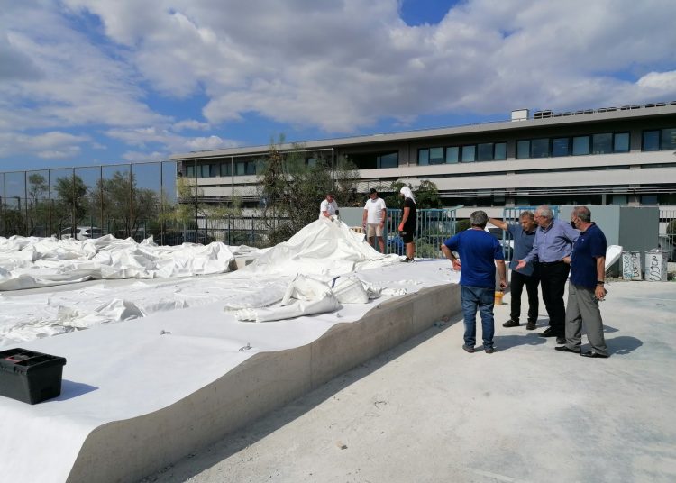 Νέα αυτοψία Αμπατζόγλου στο λυόμενο κλειστό μπάσκετ του «Ζεκάκειου» Λυκείου