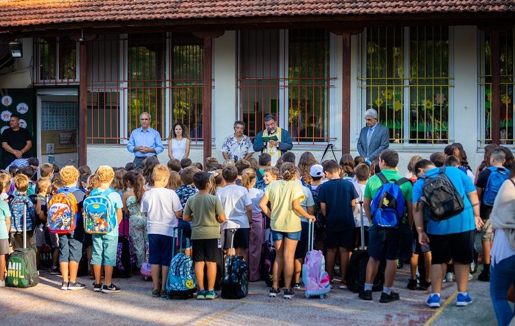 Αγιασμούς σε σχολεία παρακολούθησε ο Γιώργος Θωμάκος: «Αρωγός ο Δήμος σε γονείς και μαθητές»