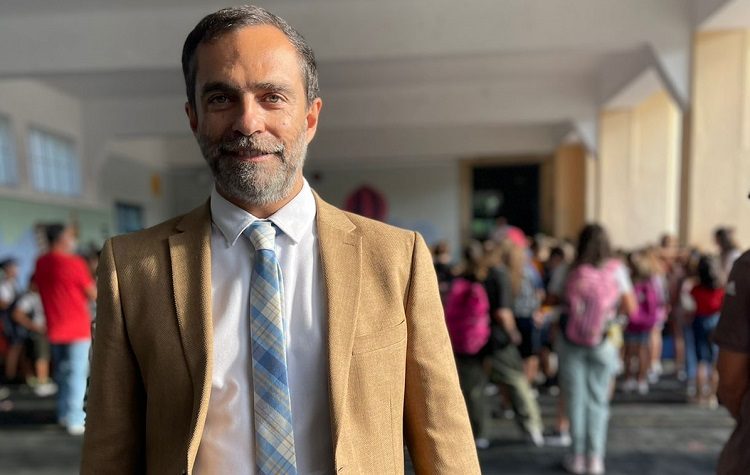 Φ. Καρύδας: Στο 2ο Δημοτικό Κηφισιάς με ευχές για τους μαθητές