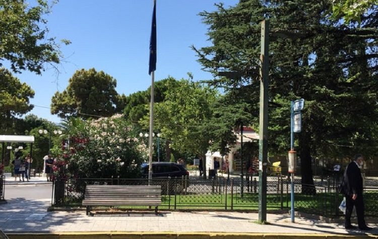 Αιματηρή επίθεση στην πλατεία Πλατάνου