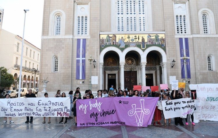 Θεματική Επιτροπή Φύλου ΝΕΒΑ ΣΥΡΙΖΑ: «Ολομέτωπη επίθεση στα δικαιώματα των γυναικών»