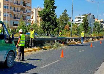 Το διάζωμα της οδού Σπύρου Λούη καθάρισαν Περιφέρεια και Δήμος