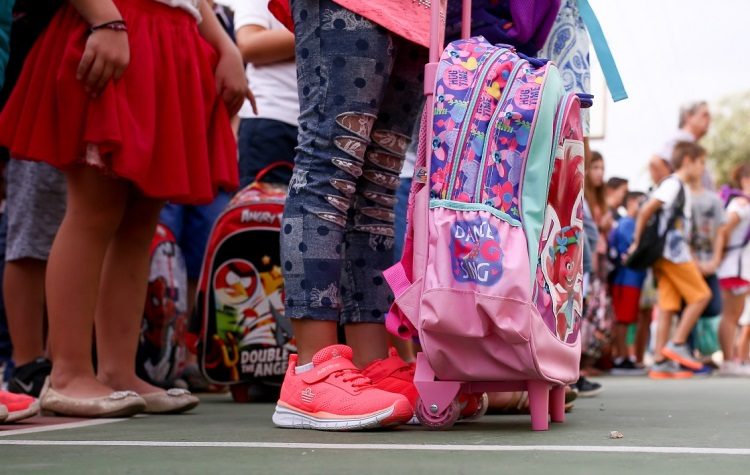 Μηνύματα αιρετών και Ένωσης γονέων για το «πρώτο κουδούνι»