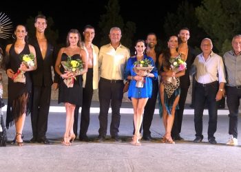 Χόρεψαν υπό το φως του φεγγαριού